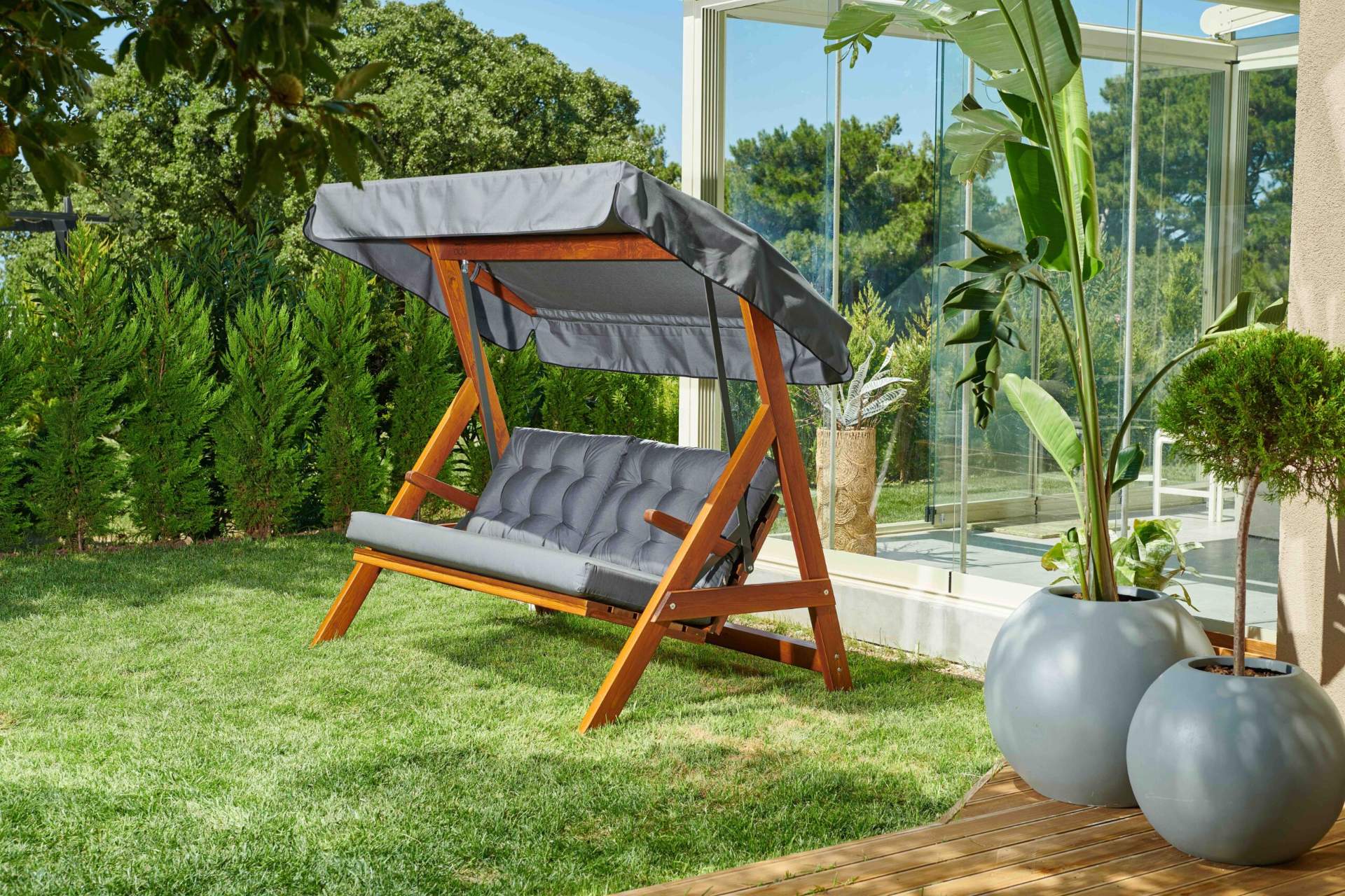 Садовые качели из дерева Paris серые с подушками 5